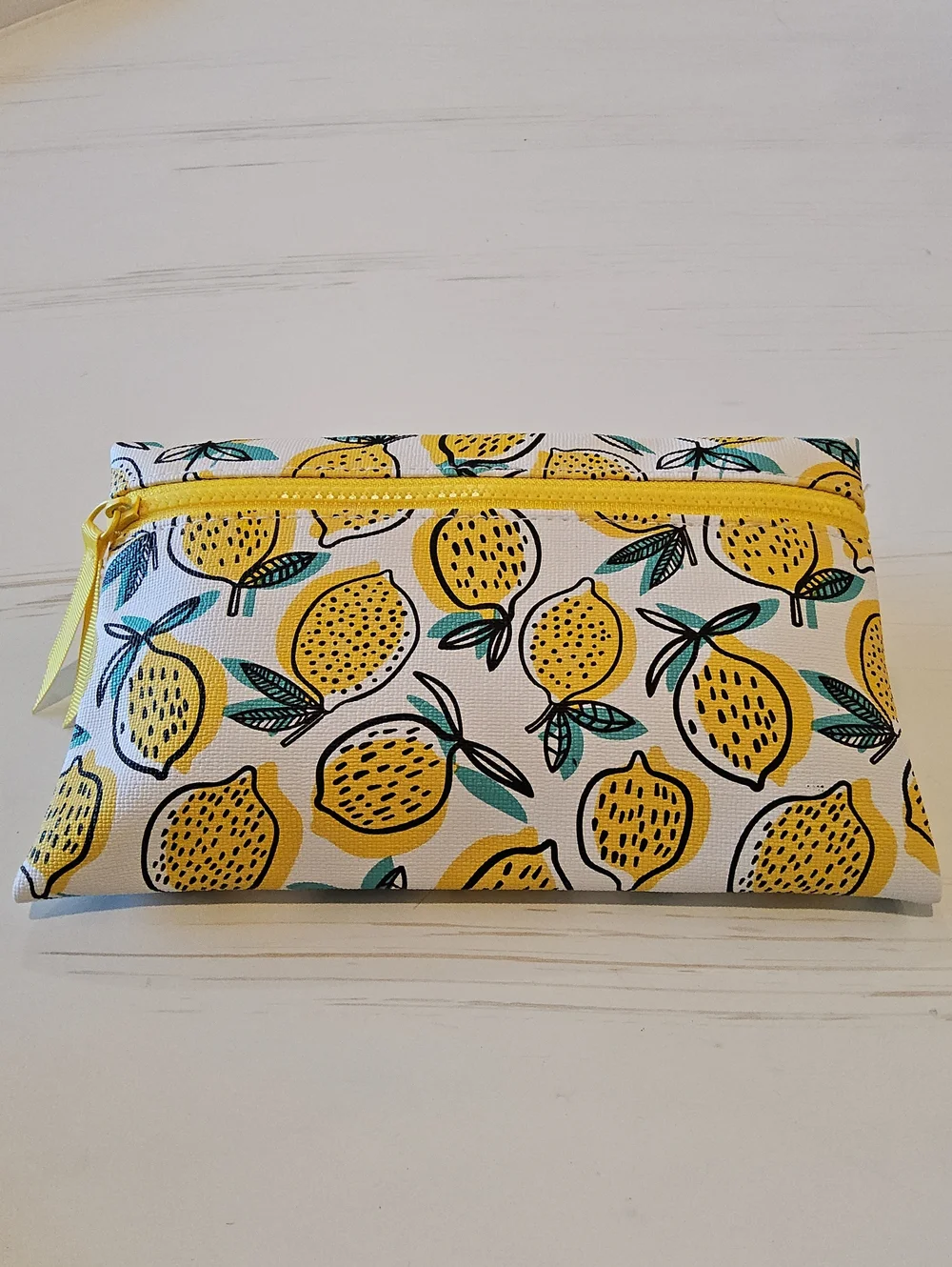Ipsy Yellow Lemon Print Women’s Zip Pouch